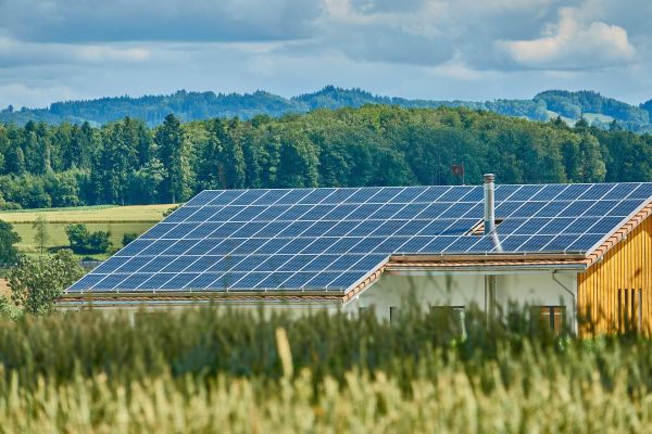 10 raisons d'investir dans des panneaux solaires photovoltaïques